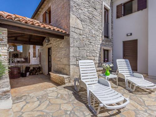 Boutique Villa with Pool and Sun Loungers in Peresiji