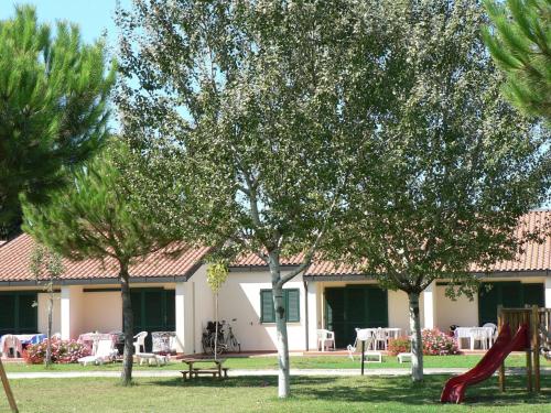 A semi detached bungalow with AC near the coast of Tuscany