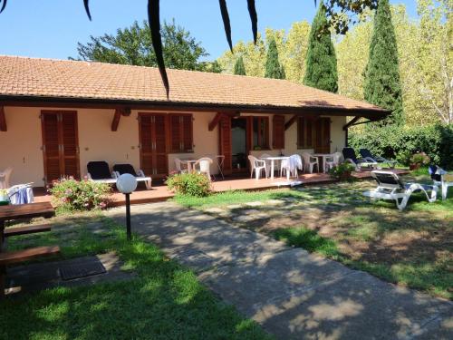 A semi detached bungalow with AC near the coast of Tuscany