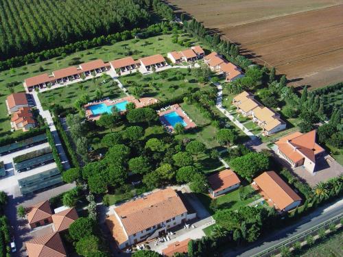 A semi detached bungalow with AC near the coast of Tuscany