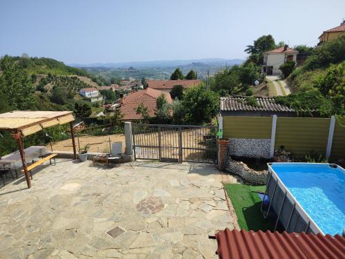 Peldbaseins, La casa di giuda in Montaldo Scarampi