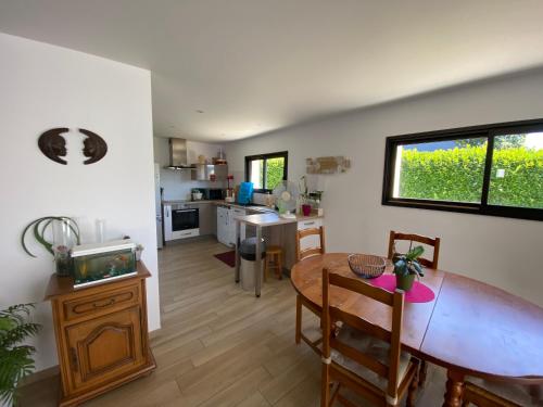 Maison chaleureuse chez l’habitant avec parking in Theix