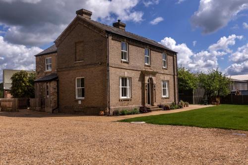 The Old Farmhouse at Roughs Farm Retreats, Huntingdon