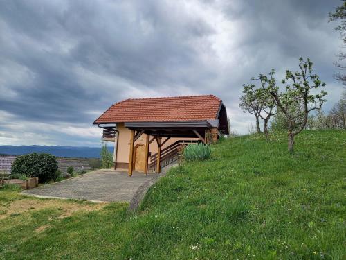 Udvendig, Peaceful, cosy cottage near Kolpa river in Gradac