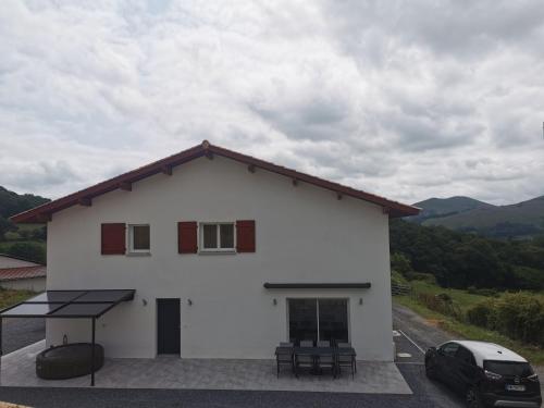 Maison mitoyenne au cœur du Pays Basque - Saint-Esteben