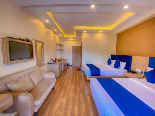 room detail thumbnail 2