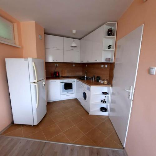 "House of swallows" vacation home, close to Sofia in Sarantsi