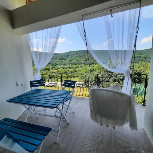 "House of swallows" vacation home, close to Sofia in Sarantsi