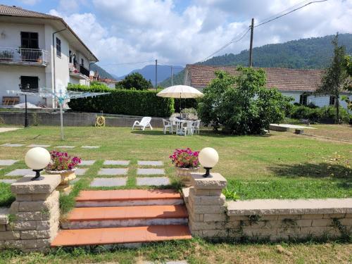  Appartamento in villa a 20 min da Levanto e dalle 5 Terre-Sesta Godano, Ferienwohnung in Sesta Godano