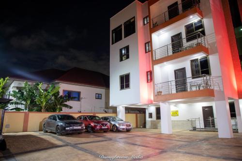2 Bed Apartment - Parking Wifi Aircon - image 5