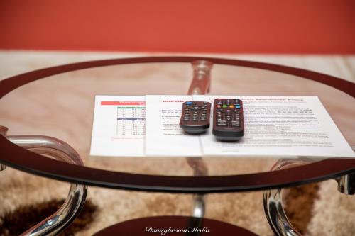 3 Bed Furnished Apartment - Wifi Parking Aircon - image 2