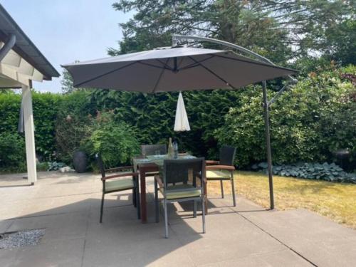  Ruime en comfortabele bungalow aan bosrand in Lage Mierde