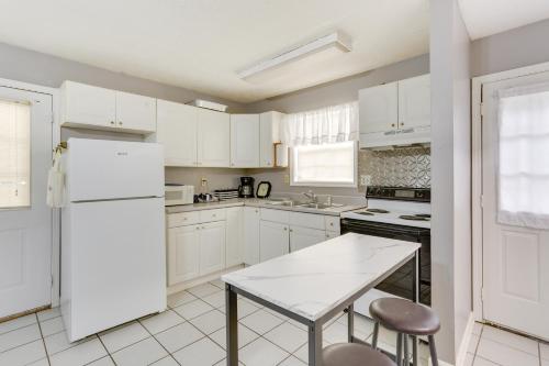 Dawsonville Apartment with Covered Patio! in Dawsonville, USA