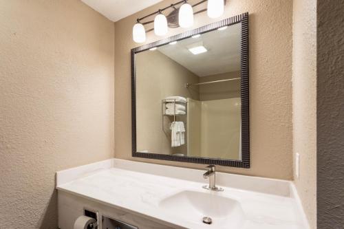 Grandstay Hotel & Suites - image 2