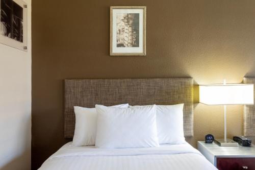 Grandstay Hotel & Suites - image 8