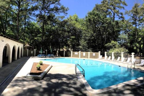 Svømmebasseng, Updated Townhome Near the Beach, Tennis, and Golf in Hilton Head Island Waterfront