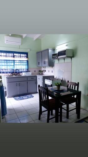 Cucina, Amorelle & Erol Finch Rentals in Basseterre