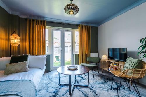 Newly Refurbished 3 Double Bedroom Knowsley Liverpool Townhouse in Simonswood