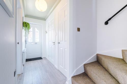 Bejárat, Newly Refurbished 3 Double Bedroom Knowsley Liverpool Townhouse in Simonswood
