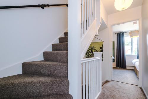 Bejárat, Newly Refurbished 3 Double Bedroom Knowsley Liverpool Townhouse in Simonswood