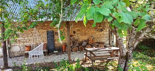 Gîte des Cèdres de la Lavière, Yonne + Nièvre gîte à louer Fougilet