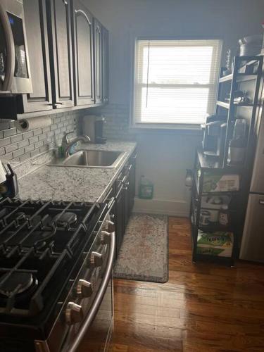 Cozy lovely 2 bedroom apt, 5 mins from JFK in Woodhaven, USA
