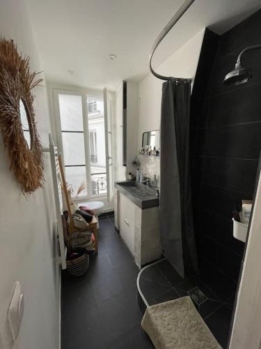 Bel appartement haussmannien proche Montmartre, Paris (photo 9)