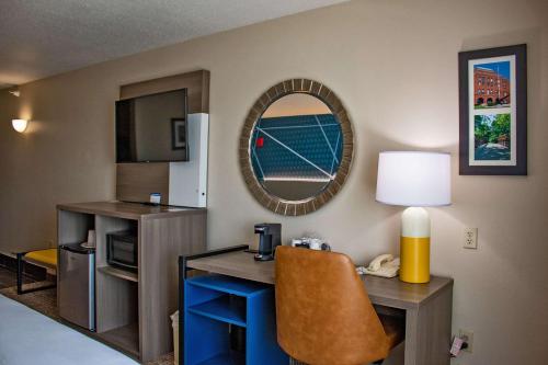 Comfort Inn & Suites Geneva- West Chicago