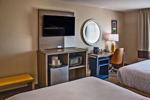 Comfort Inn & Suites Geneva- West Chicago