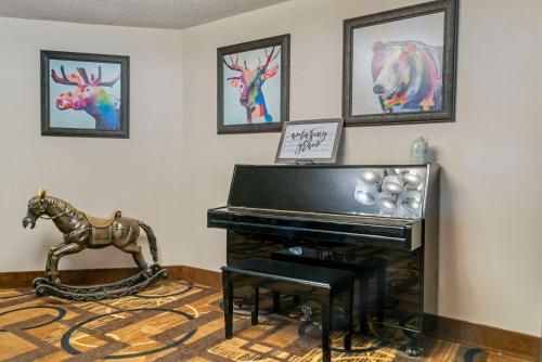 Quality Inn Saint Ignace - image 7