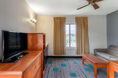 Quality Inn & Suites Chattanooga - image 2