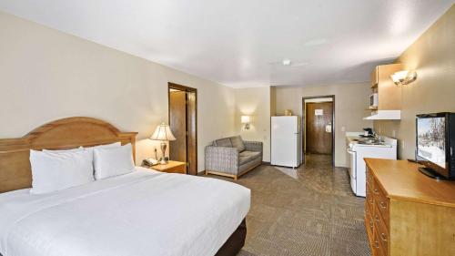 Clarion Hotel & Suites Fairbanks near Ft. Wainwright - image 3