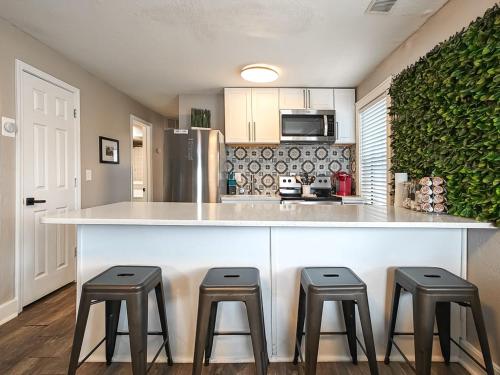 Heart of Westport 1BR, Kansas City
