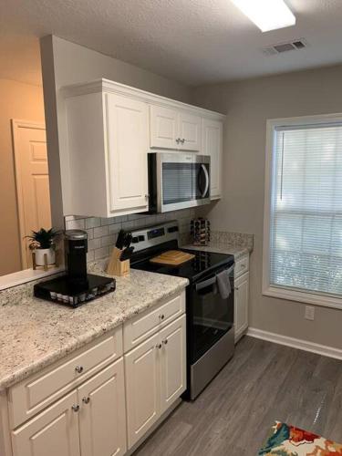 Comfy, Stylish Townhome Near I-20! in Augusta, USA