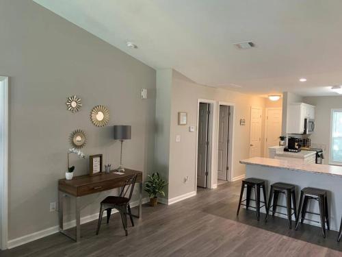 Comfy, Stylish Townhome Near I-20! in Augusta, USA