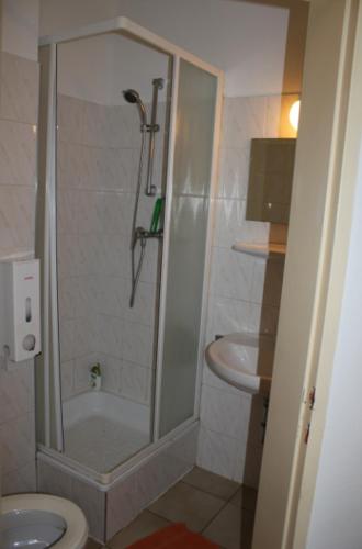 Arnes Hotel Vienna – Vienna, NY