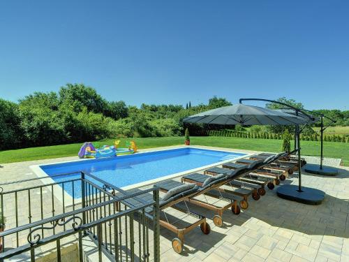 Spacious Villa with Pool and Parasol in Rovinj