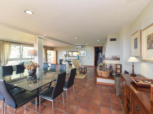 beautiful 5 bedroom property with sea view, private tennis court private pool