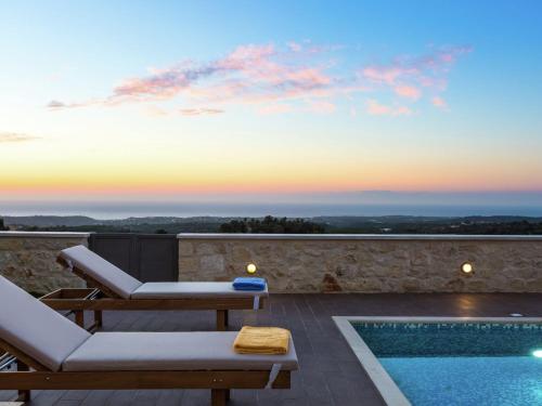 Villa in Arkadi with Private Pool & Sea Nearby gîte à louer Roúpes