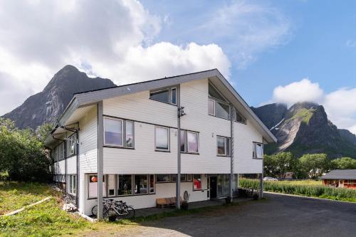 Reine Basecamp - Apartments & Rooms - Accommodation - Reine