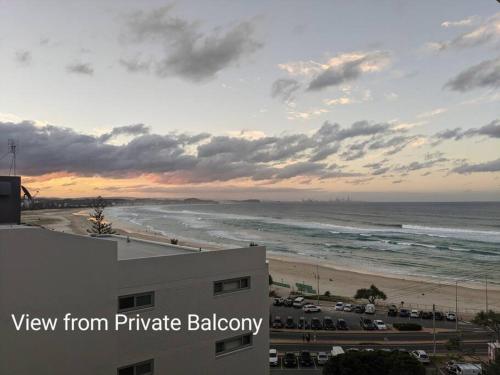 Kirra Beach Unit - Panoramic Gold Coast Beach View