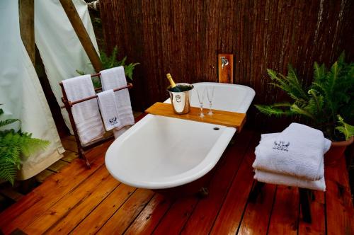 Atvērtā tipa vanna, Wingtons Glamping in Clarence Point