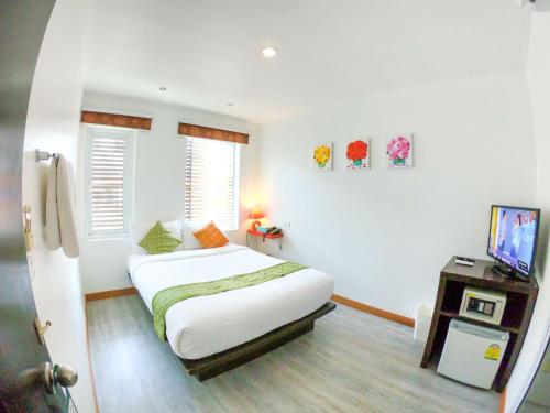 room detail thumbnail 0