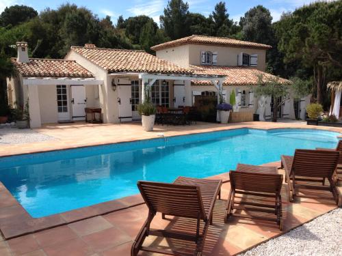 Villa with Spa, Pool and view of St Tropezs gulf - Location, gîte - Sainte-Maxime