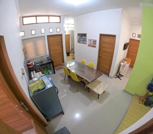 Three-Bedroom House image 9