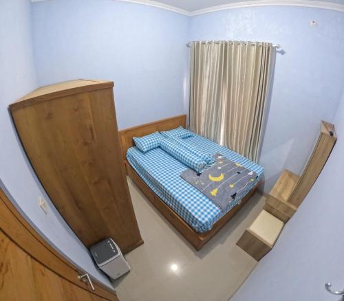Three-Bedroom House image 3