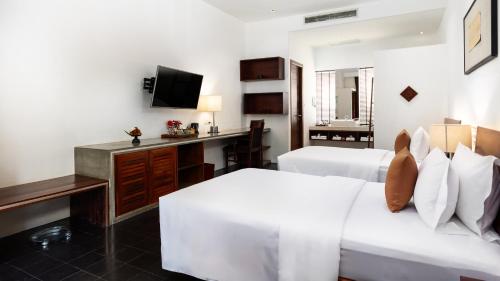 Lynnaya Urban River Resort