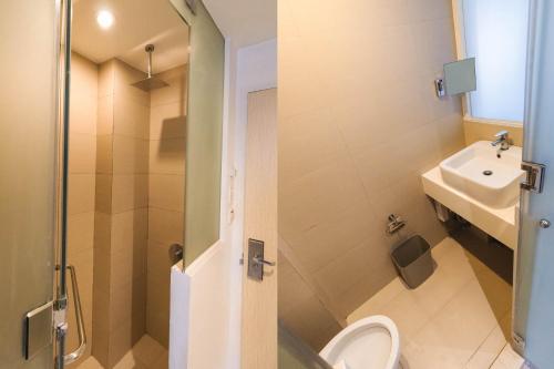Bathroom, Wow Budget Hotel Cubao near Marikina Shoe Expo