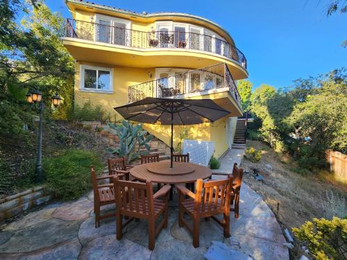 Hollywood Hills Hideout