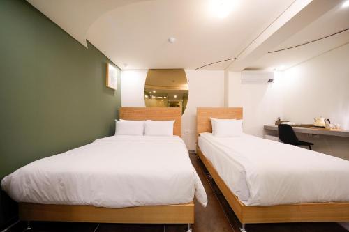 SimpleStay Hotel in Jongno Room Type - Deluxe Triple Room SimpleStay Hotel in Jongno Room Type - Deluxe Triple Room